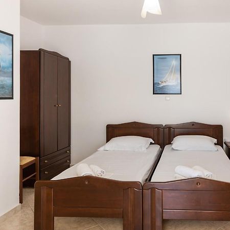 Alicia Studios Fársza Kültér fotó